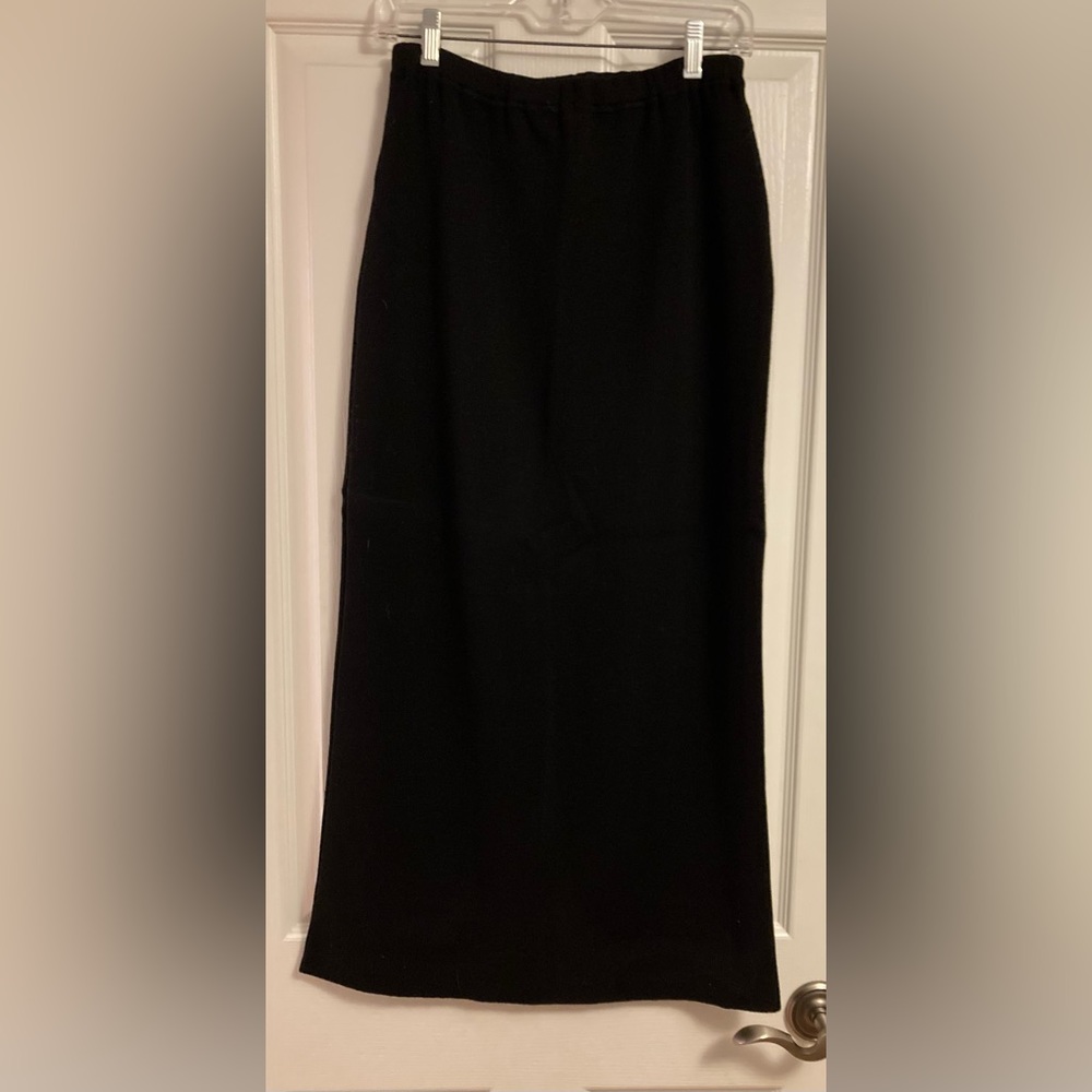 Icelandic Design Long Slim Knit Skirt. Black. Size Small.